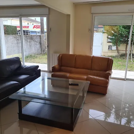 Willa Large House Near Airport