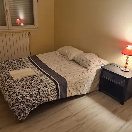 Willa Large House Near Airport *