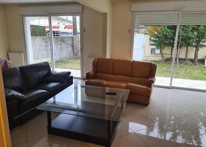 Willa Large House Near Airport