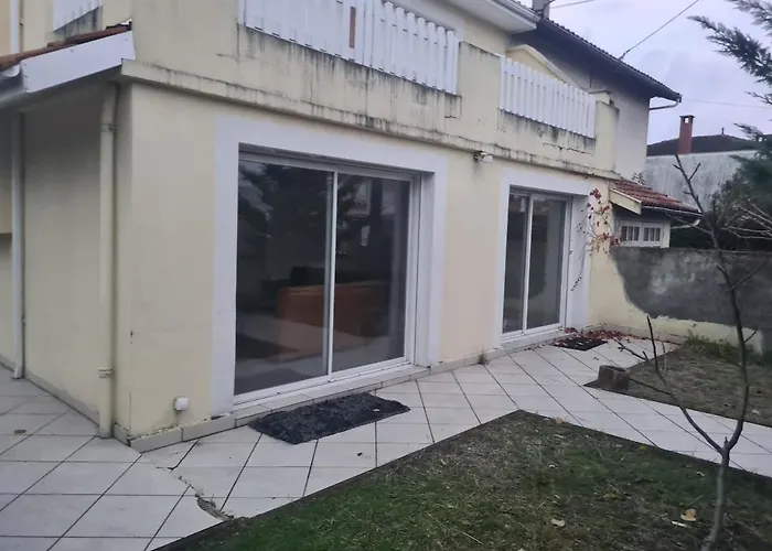 Large House Near Airport Willa *