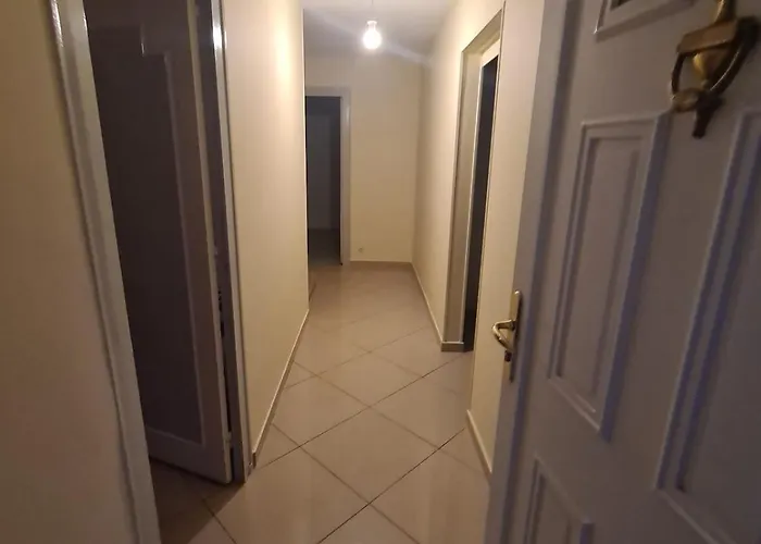 Large House Near Airport Willa *