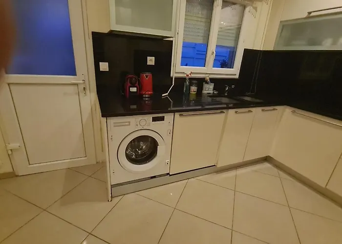 Large House Near Airport Willa *