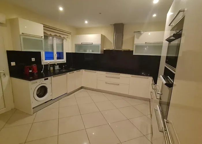 Large House Near Airport Willa