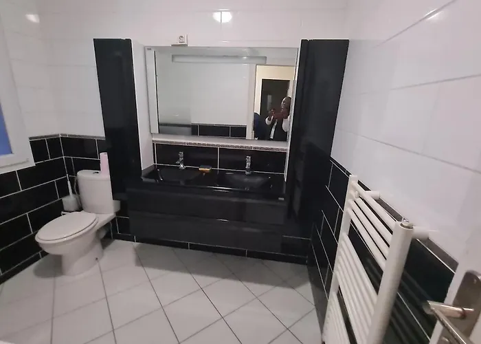 Large House Near Airport Willa *