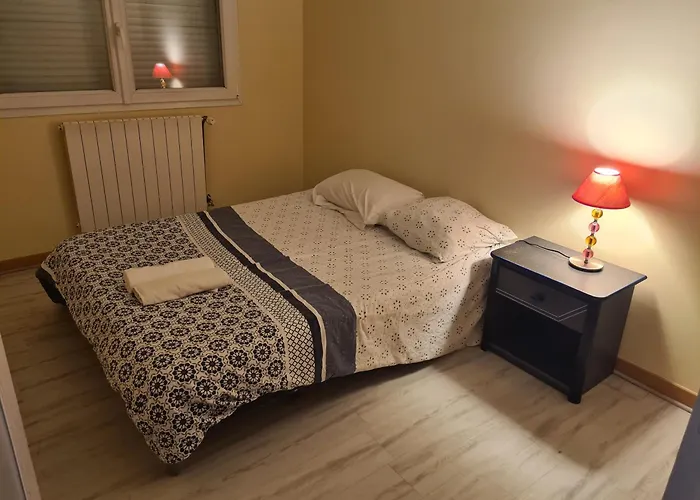 Willa Large House Near Airport *